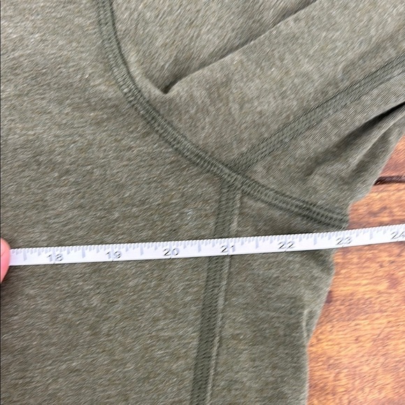 Lululemon Long Sleeve Olive Green Henley Shirt Men's Large Sports Athlete Hike - Picture 6 of 8